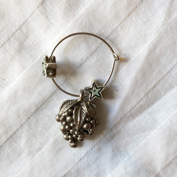 VTG Sur La TableThat Wine is Mine 6 Grapevine Wine Glass Charms NWT - Picture 6 of 11